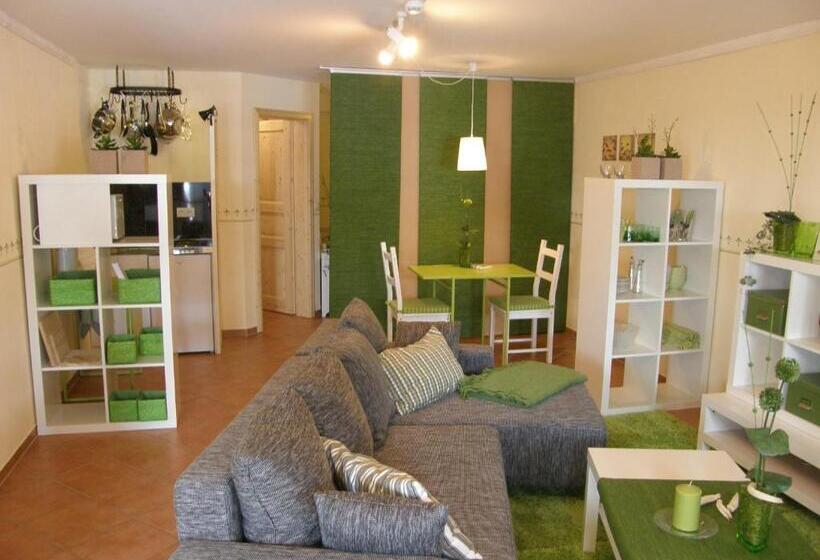 شقة غرفة نوم واحدة بالطابق الأرضى, Land & Stil