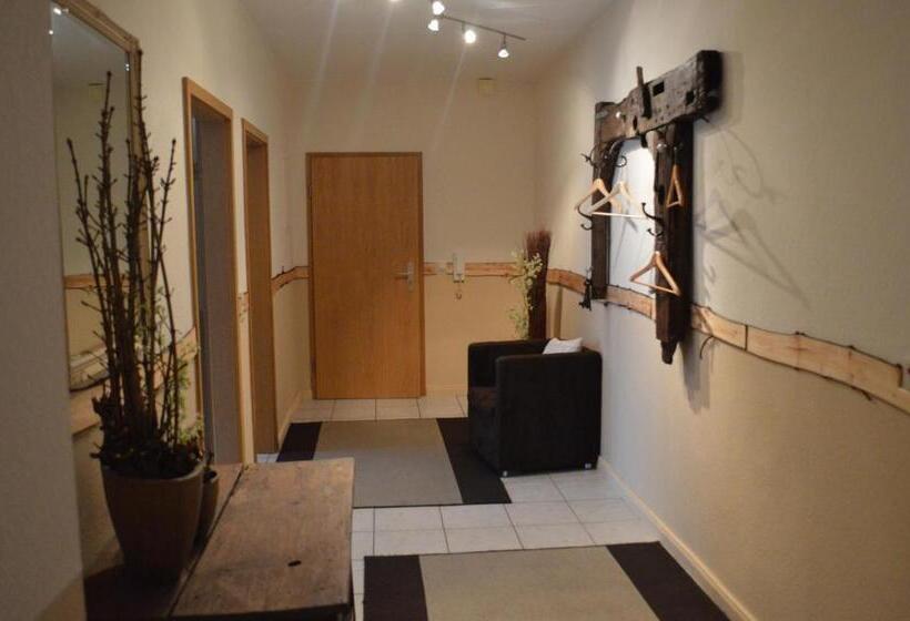 جناح عائلي, Land & Stil