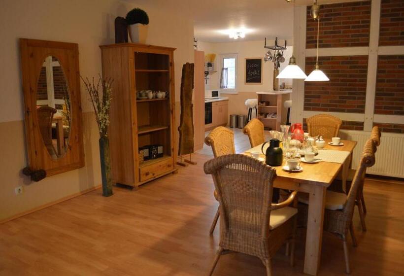 جناح عائلي, Land & Stil