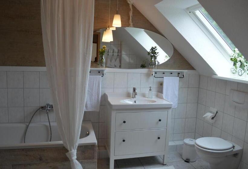 جناح عائلي, Land & Stil