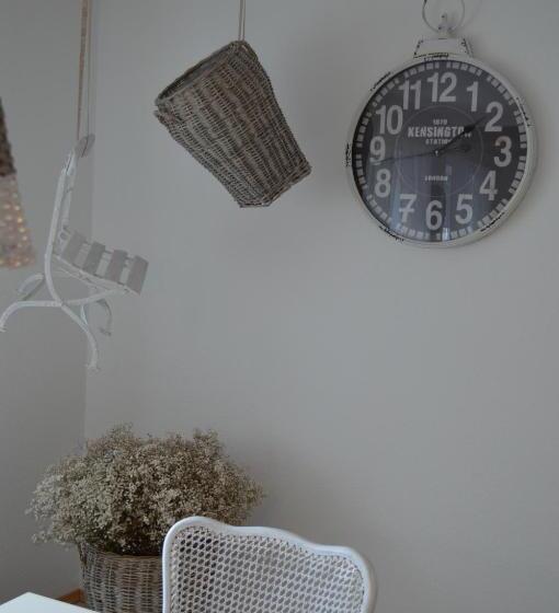 Family Suite, Land & Stil