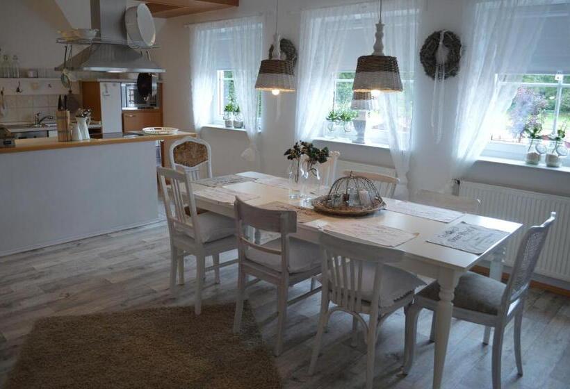 جناح عائلي, Land & Stil