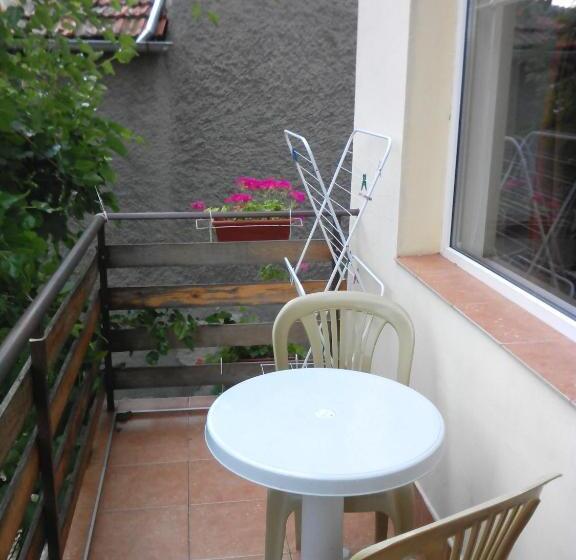 غرفة قياسية مزوَّدة بشُرفة, Guest House Familia