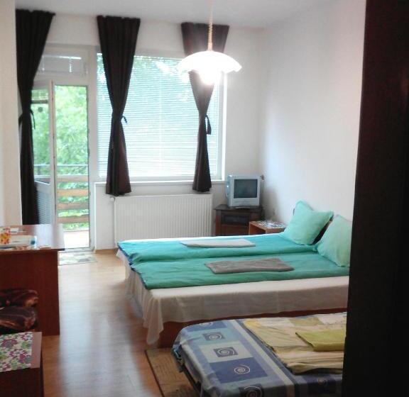 غرفة قياسية مزوَّدة بشُرفة, Guest House Familia