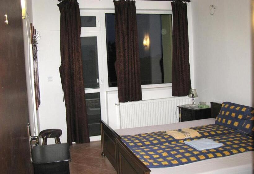 غرفة قياسية مطلّة علي الحديقة, Guest House Familia