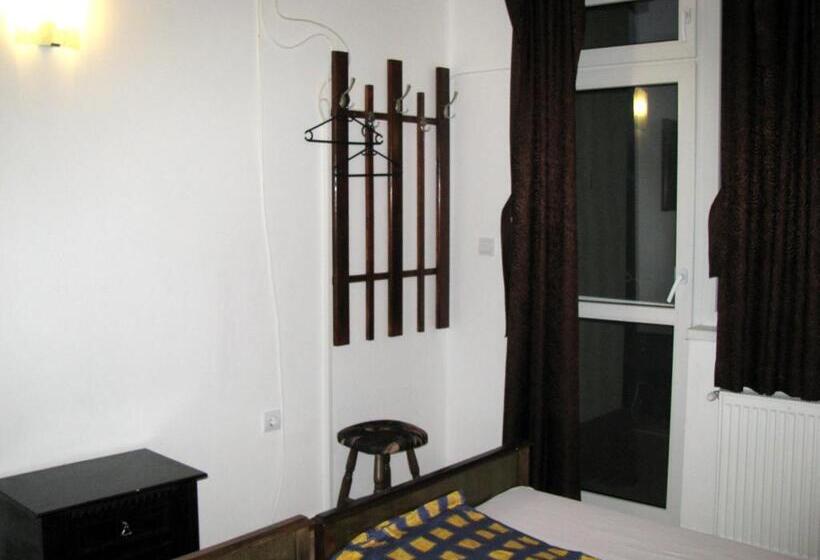 غرفة قياسية مطلّة علي الحديقة, Guest House Familia