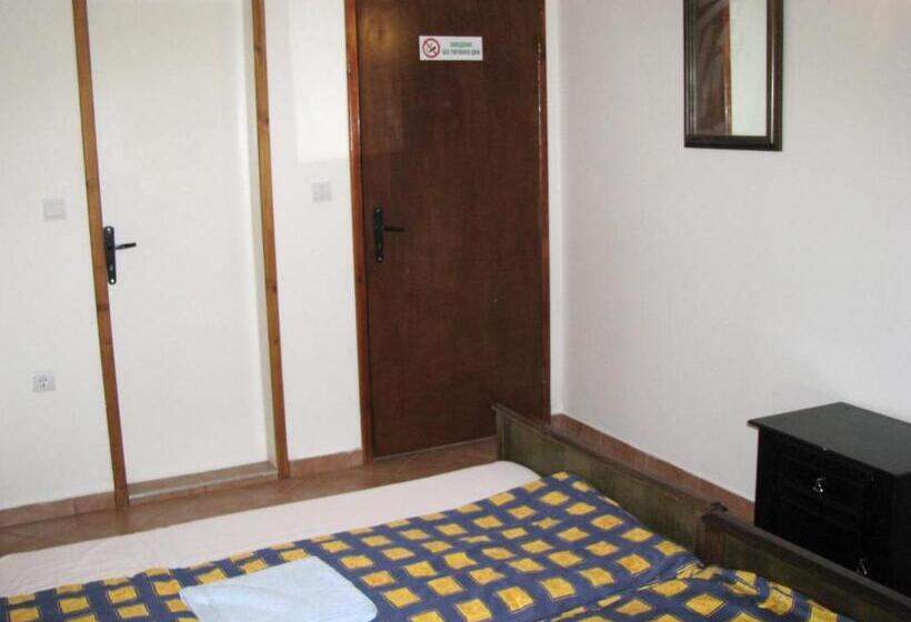 Номер Стандарт Вид на Сад, Guest House Familia