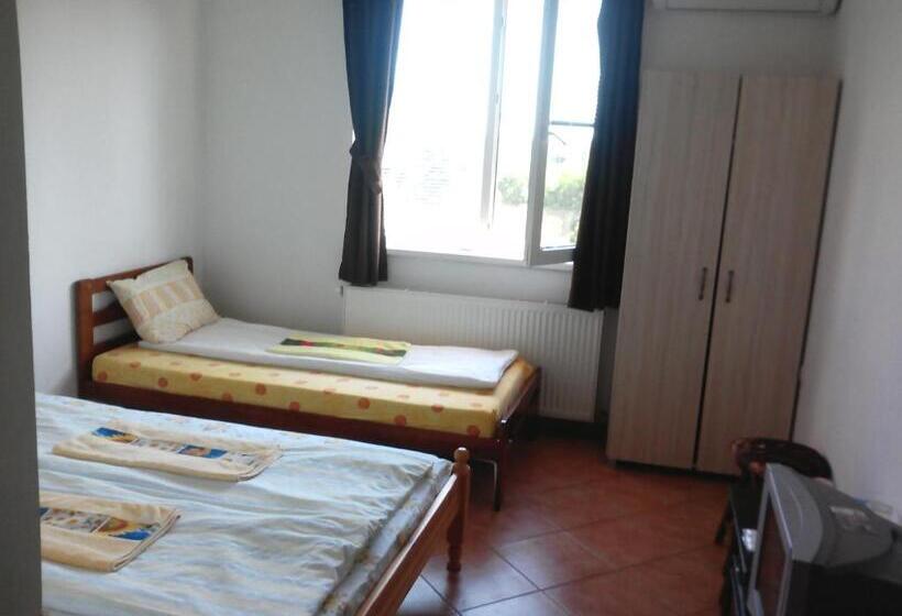 غرفة قياسية, Guest House Familia