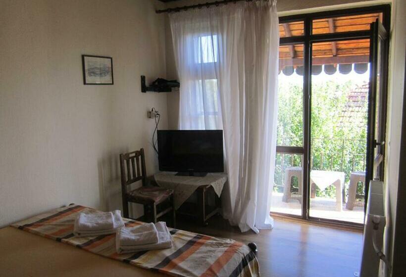 Номер Стандарт с Балконом, Guest House Popov