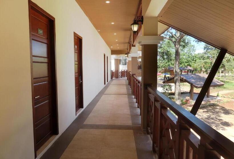 חדר סופריור לארבעה, Sabaidee Valley