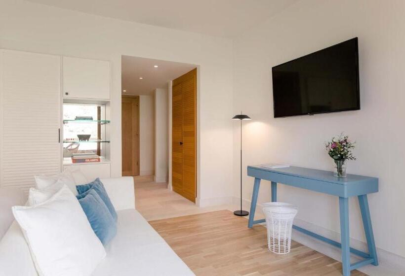 Quarto Estandar, Phāea Blue