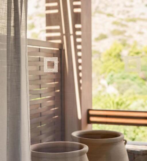 Quarto Estandar, Phāea Blue