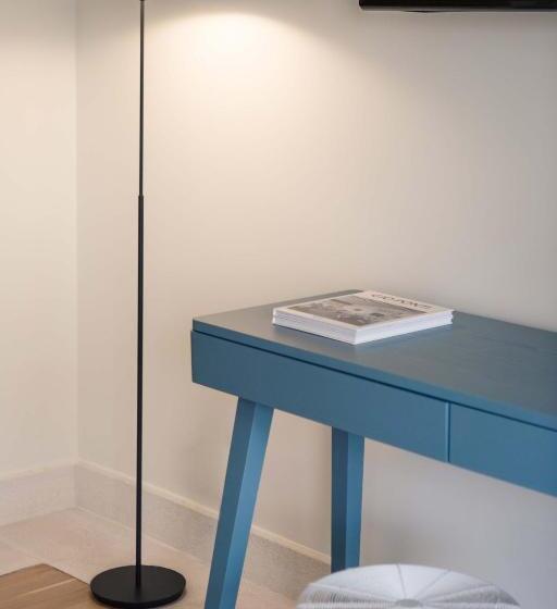 Camera Standard, Phāea Blue