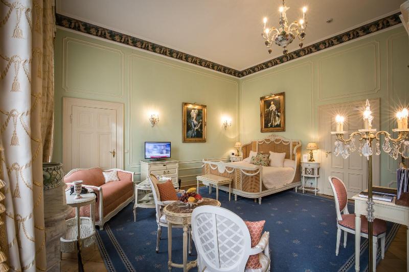 小型套房, Belle Epoque