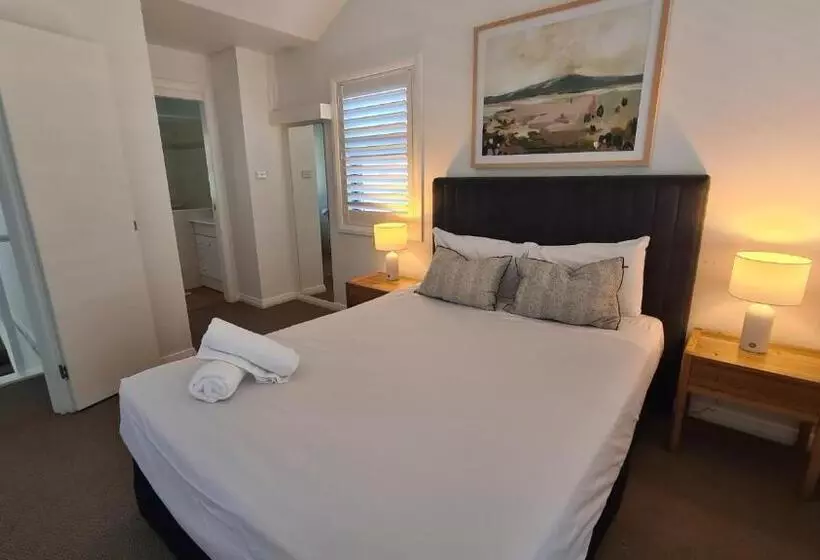 Talo 2 Makuuhuonetta, Stay At Raffertys Resort