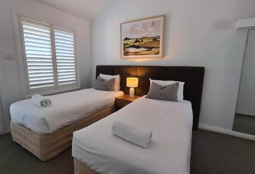 Talo 2 Makuuhuonetta, Stay At Raffertys Resort