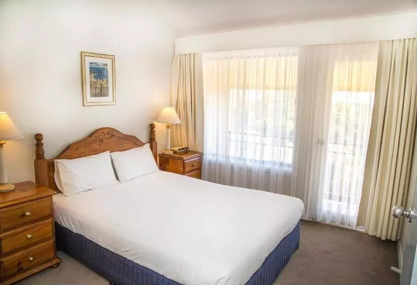 Talo 2 Makuuhuonetta, Stay At Raffertys Resort