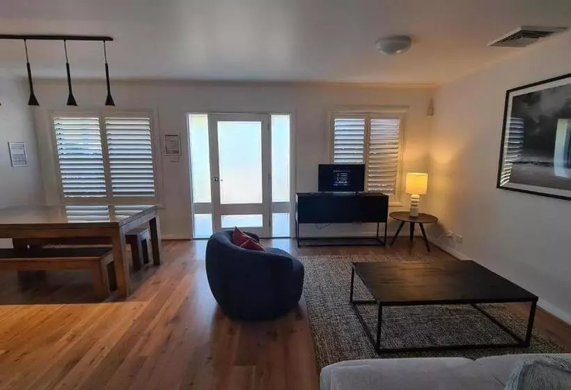 Talo 2 Makuuhuonetta, Stay At Raffertys Resort