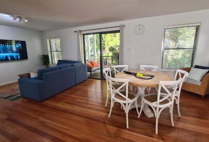 خانه ردیفی 2 خوابه, Stay At Raffertys Resort