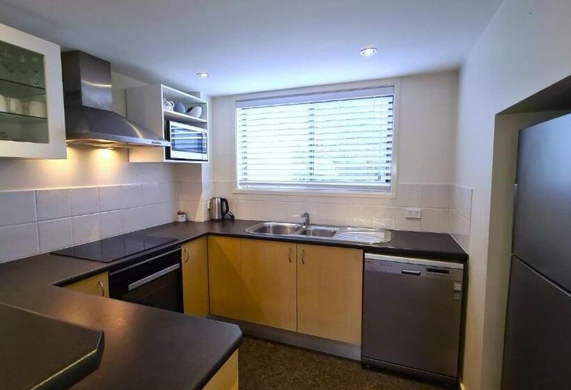 خانه ردیفی 2 خوابه, Stay At Raffertys Resort