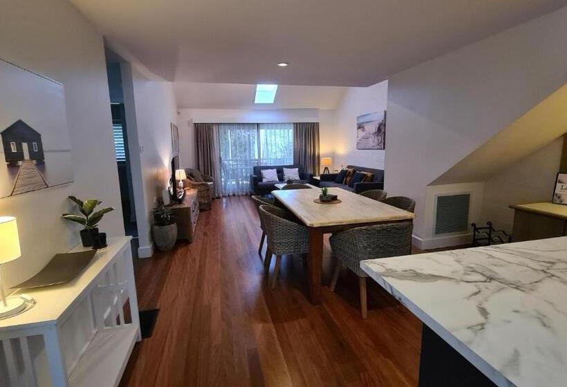 ویلای 1 خوابه, Stay At Raffertys Resort