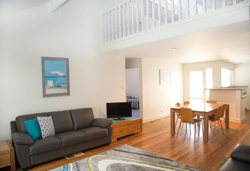 ویلای 1 خوابه, Stay At Raffertys Resort