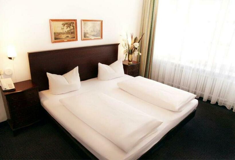 חדר סטנדרט, Der Fürstenhof