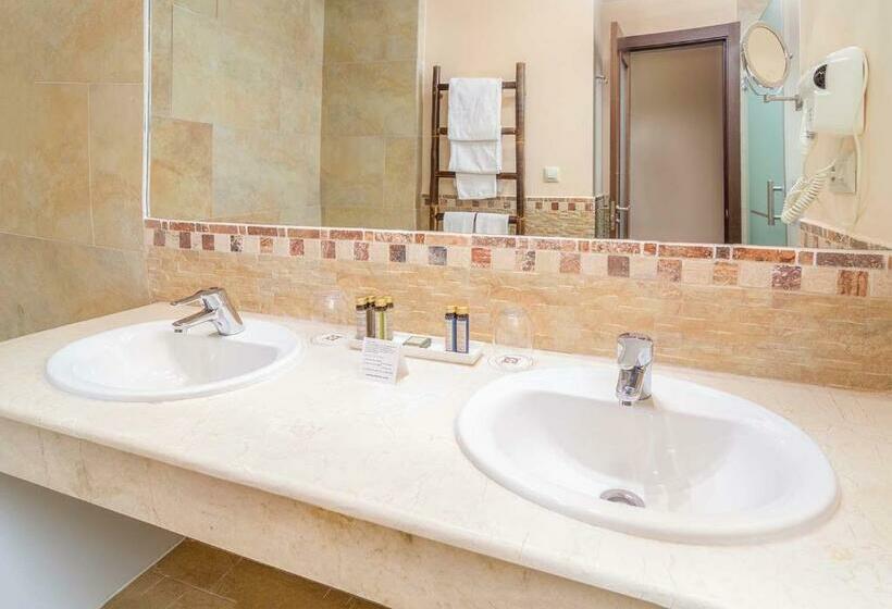 سوئیت جونیور با چشم‌انداز باغ, El Cortijo De Zahara By Qhotels