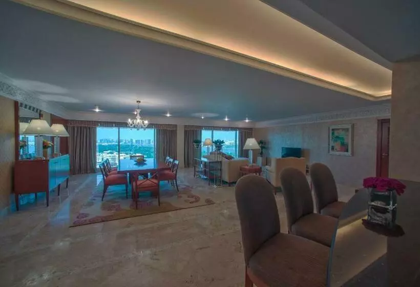 سوییت با چشم‌انداز باغ, Grand Hyatt Dubai Resort & Waterpark