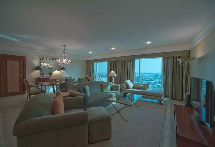 سوییت با چشم‌انداز باغ, Grand Hyatt Dubai Resort & Waterpark