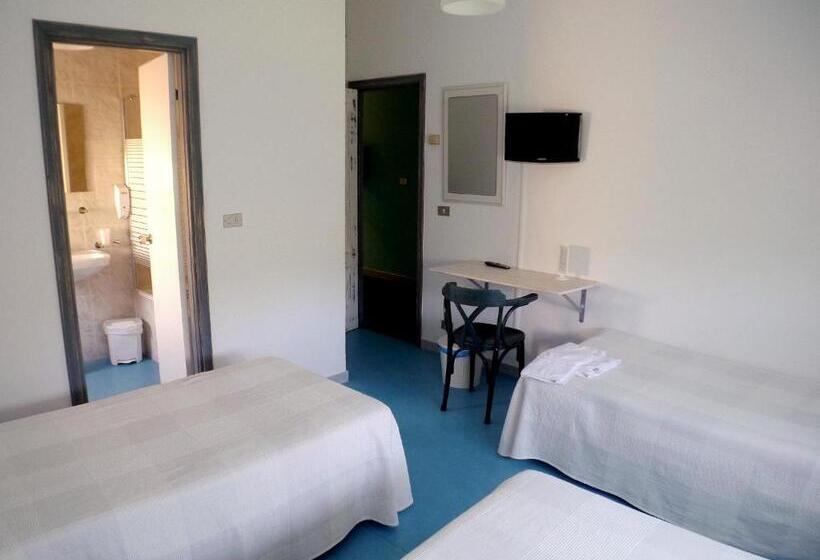 חדר סטנדרט לשלושה, Langosteira