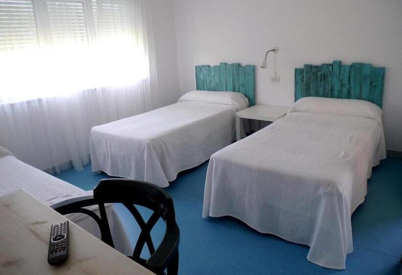 חדר סטנדרט לשלושה, Langosteira