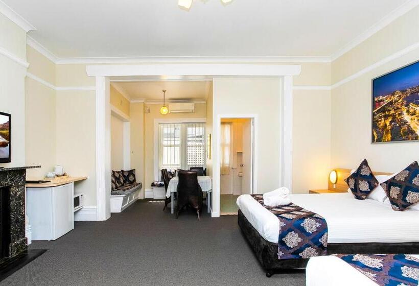 اتاق لوکس, The North Shore