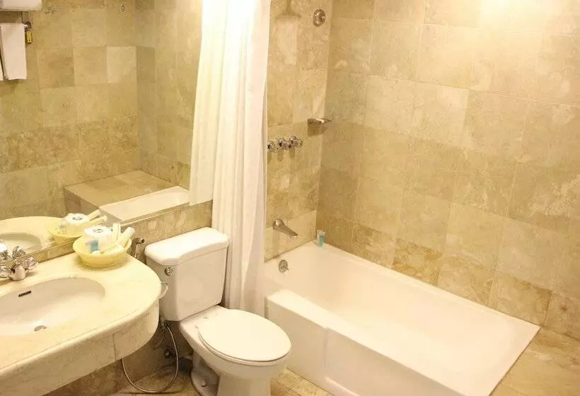 اتاق لوکس, Oxford Suites Makati