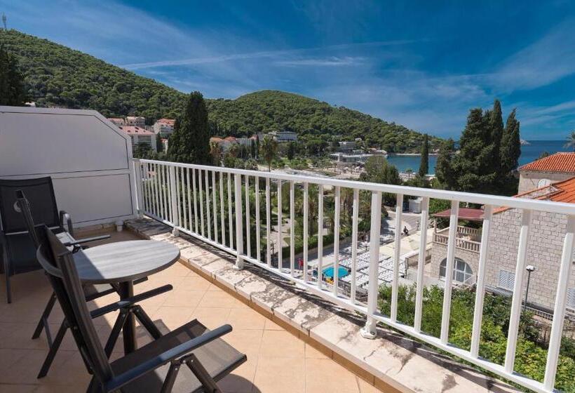 غرفة قياسية ثلاثية مزودة بشرفة, Perla