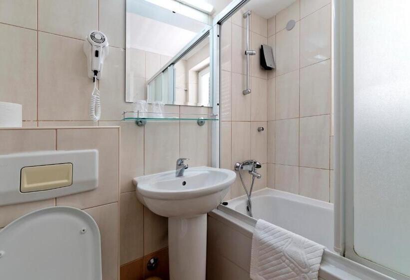 غرفة قياسية إطلالة جانبية علي البحر, Perla