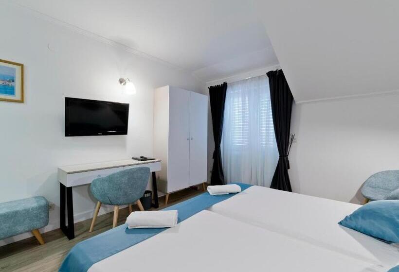 غرفة قياسية إطلالة جانبية علي البحر, Perla