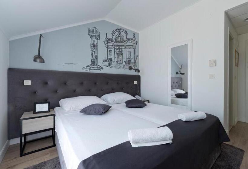 غرفة قياسية إطلالة جانبية علي البحر, Perla