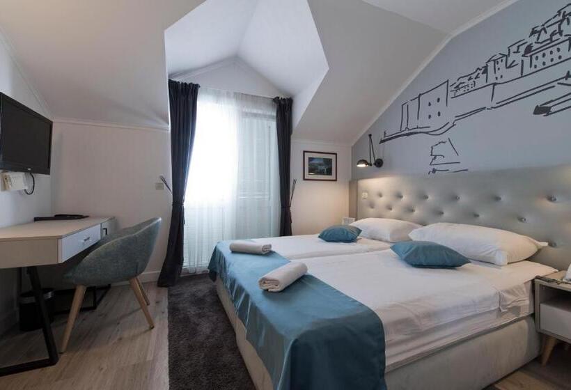 غرفة قياسية إطلالة جانبية علي البحر, Perla