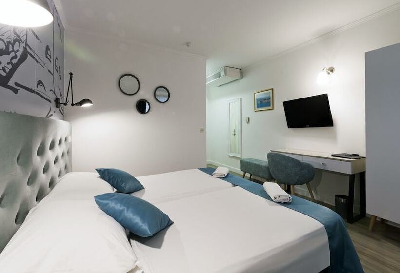 غرفة قياسية مزوَّدة بشُرفة, Perla