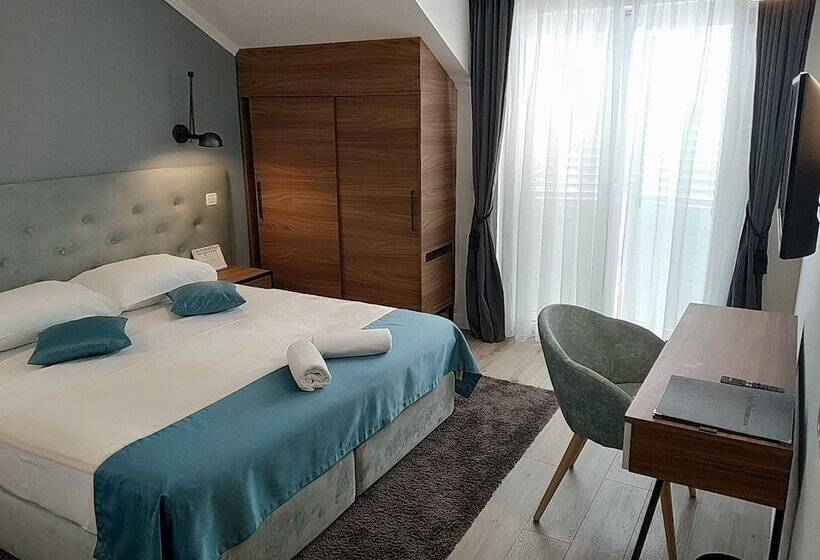 غرفة قياسية إطلالة جانبية علي البحر, Perla