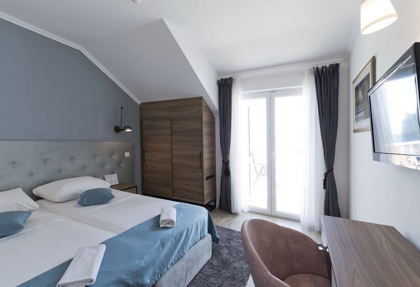 غرفة قياسية إطلالة جانبية علي البحر, Perla