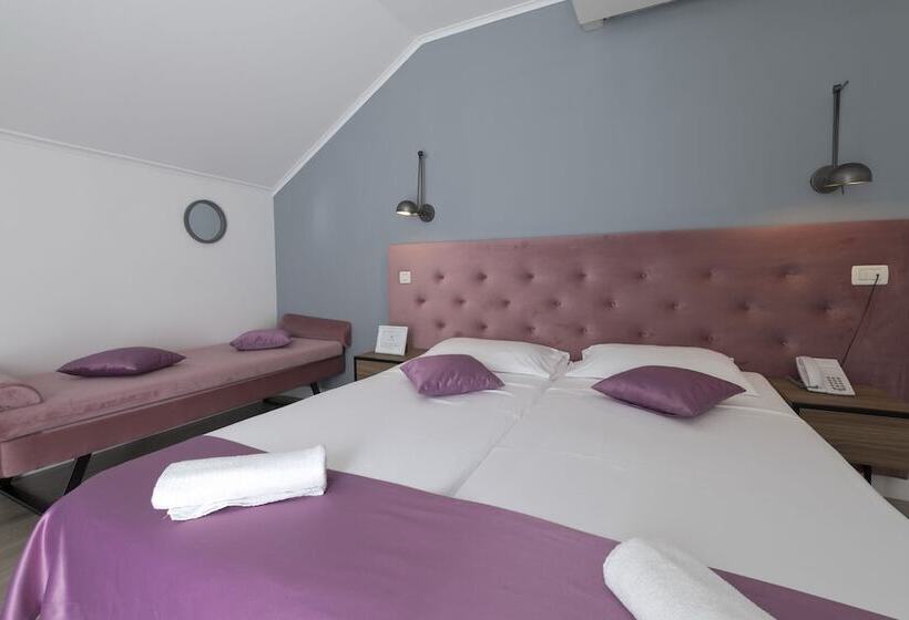 غرفة قياسية إطلالة جانبية علي البحر, Perla