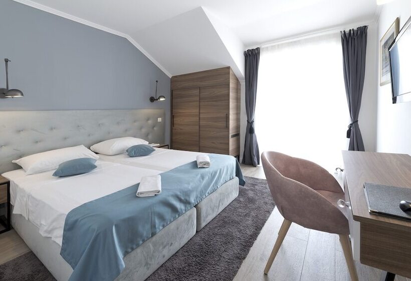 غرفة قياسية إطلالة جانبية علي البحر, Perla