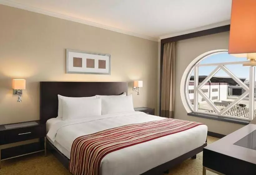 اتاق لوکس با تخت بزرگ, Ramada Plaza By Wyndham Dubai Deira