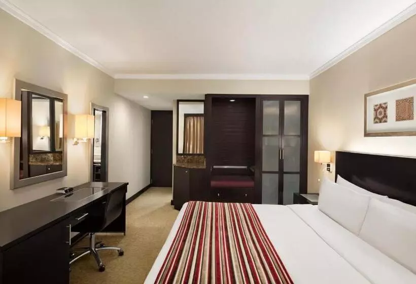 اتاق لوکس با تخت بزرگ, Ramada Plaza By Wyndham Dubai Deira