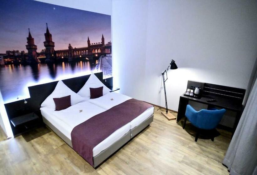 חדר סטנדרט מותאם לאדם עם מוגבלויות, Bahnhof Erzingen, Hotel, Coffee & More