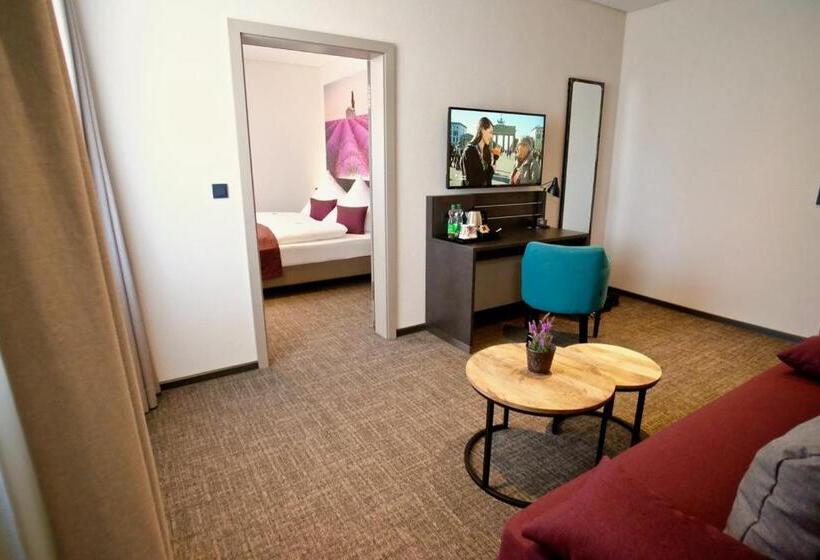 סטודיו משפחתי, Bahnhof Erzingen, Hotel, Coffee & More