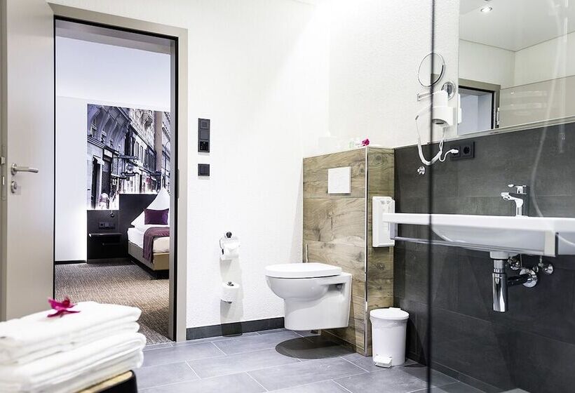 דירת חדר, Bahnhof Erzingen, Hotel, Coffee & More