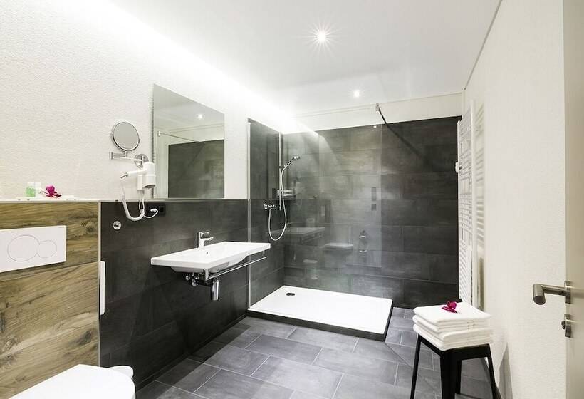 דירת חדר, Bahnhof Erzingen, Hotel, Coffee & More